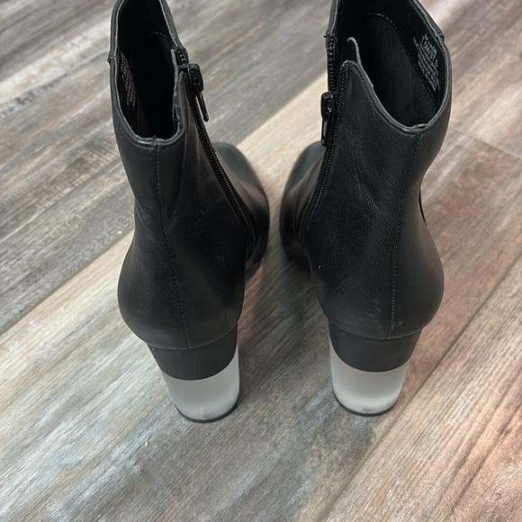 Enzo Angiolini Hadie Leather Block Heel Booties 7.5 - Picture 6 of 9